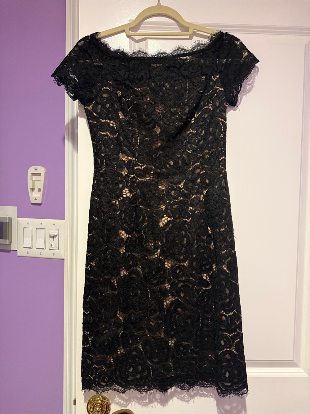 Adrianna Papell cap sleeve lace dress
